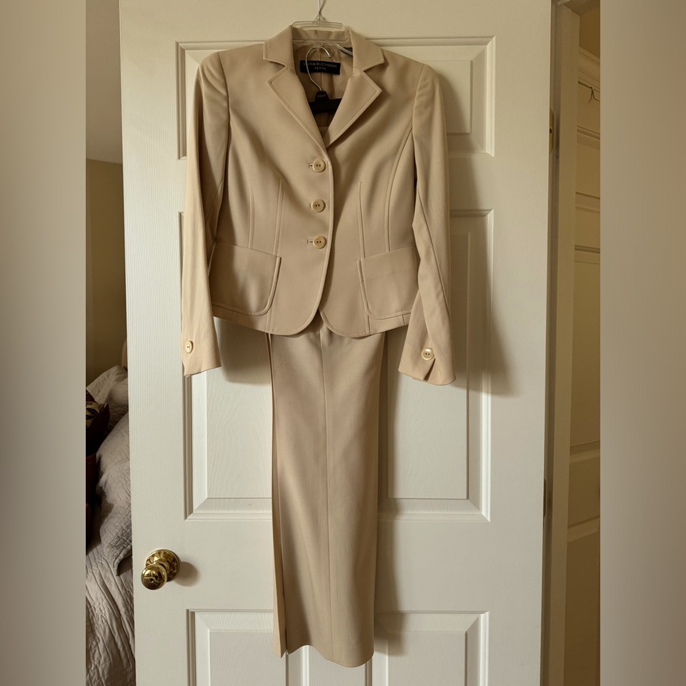 Lined Cream luxury fine wool pantsuit, fitted bodice, flared pants. 2026 color🍨
